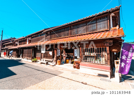 【重要伝統的建造物群保存地区】打吹玉川　本町通りの造り酒屋と商家群2　鳥取県倉吉市 101163948