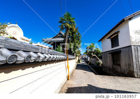 【重要伝統的建造物群保存地区】打吹玉川 玉川と土蔵群とインド風の寺院 鳥取県倉吉市 【重要伝統的建造物群保存地区】打吹玉川 玉川と土蔵群とインド風の寺院 鳥取県倉吉市 101163957