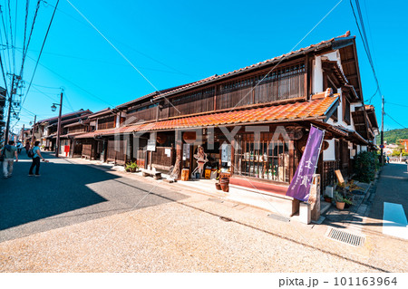 【重要伝統的建造物群保存地区】打吹玉川　本町通りの造り酒屋と商家群3　鳥取県倉吉市 101163964