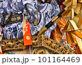祇園祭・鶏鉾～金色の装飾と浴衣姿の囃子方 101164469