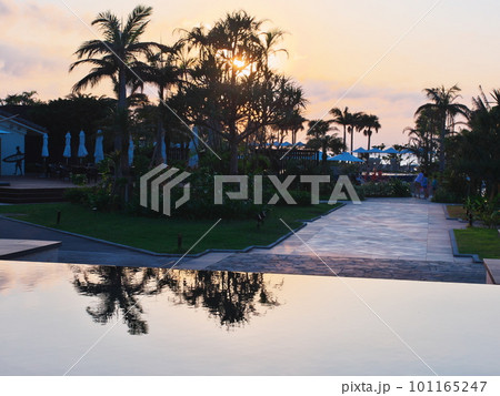 石垣島フサキビーチリゾート ホテル&ヴィラズから夕陽を臨む 石垣島フサキビーチリゾート ホテル&ヴィラズから夕陽を臨む 101165247