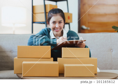 Small businesses SME owners female entrepreneurs check online orders to prepare to pack the boxes, sell to customers, sme business ideas online Small businesses SME owners female entrepreneurs check online orders to prepare to pack the boxes, sell to customers, sme business ideas online 101165612