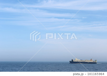 太平洋　宮城沖を航行中の貨物船（NX海運ひまわり9） 101165964
