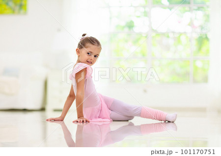 Baby ballet. Little ballerina girl in dance class. 101170751