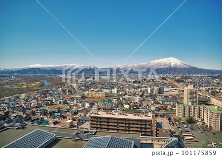 盛岡風景　マリオス20階の展望室からの岩手山と市街地 101175859