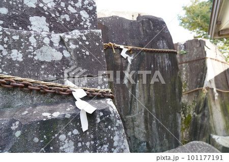 鬼の手形・三ツ石神社 101177191