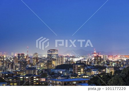 南公園西展望台から望む福岡市天神の夜景 南公園西展望台から望む福岡市天神の夜景 101177220
