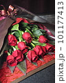 赤いバラの花束 101177413