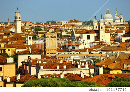 水の都べネチア　王道観光スポット　サンマルコ広場周辺やクルーズ船から見える町の景色 101177712