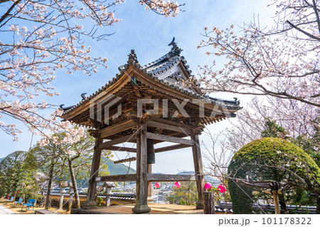 【第23番札所】春の薬王寺 鐘楼堂 【四国八十八箇所】 【第23番札所】春の薬王寺 鐘楼堂 【四国八十八箇所】 101178322