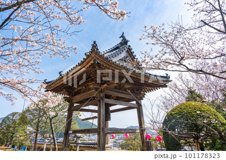 【第23番札所】春の薬王寺 鐘楼堂 【四国八十八箇所】 【第23番札所】春の薬王寺 鐘楼堂 【四国八十八箇所】 101178323