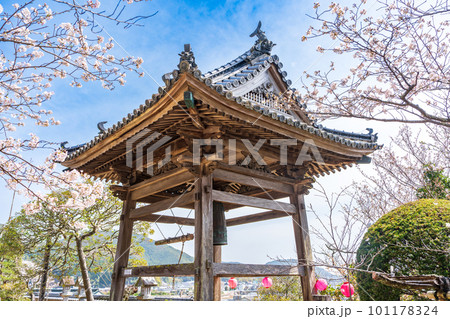【第23番札所】春の薬王寺　鐘楼堂　【四国八十八箇所】 101178324