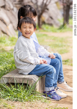 トップ 子ども 靴 笑顔