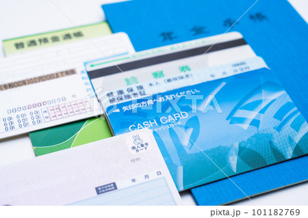 マイナンバーカードの保険証や銀行口座などの紐付け マイナンバーカードの保険証や銀行口座などの紐付け 101182769