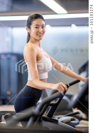 woman training at the gym, training,muscle 101183274