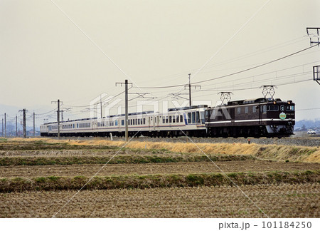 2001年 信越本線を走るEF641001さよならお座敷列車やすらぎ団臨の写真 