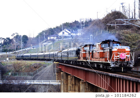 2001年 関西線を行くDD511193重連トワイライトエクスプレス団臨 2001年 関西線を行くDD511193重連トワイライトエクスプレス団臨 101184262