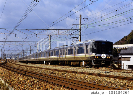 2001年 東海道線を走る223系新快速電車12両の写真素材 [101184264] - PIXTA
