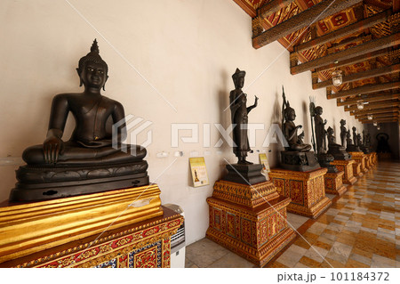 バンコクにある大理石寺院の仏像 バンコクにある大理石寺院の仏像 101184372