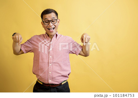 Man with eyeglasses and a shirt pointing at something 101184753