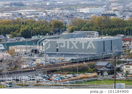 木津川の鉄橋を渡りJR木津駅に向かって走る奈良線の電車⑦ 京都木津「城山台」にて 木津川の鉄橋を渡りJR木津駅に向かって走る奈良線の電車⑦ 京都木津「城山台」にて 101184900