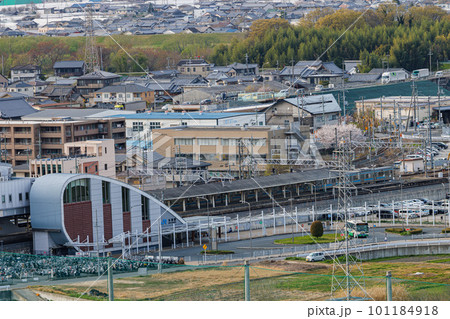 木津川の鉄橋を渡りJR木津駅に向かって走る奈良線の電車⑱ 京都木津「城山台」にて 木津川の鉄橋を渡りJR木津駅に向かって走る奈良線の電車⑱ 京都木津「城山台」にて 101184918