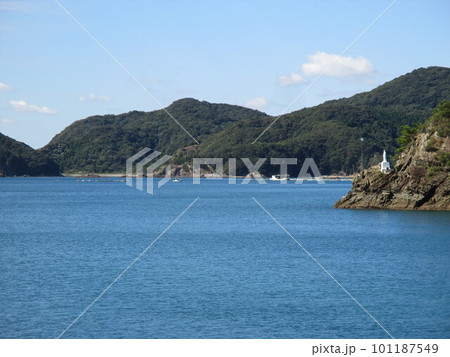 世界文化遺産、熊本県天草市河浦町﨑津集落のある羊角湾の美しい海の風景 101187549