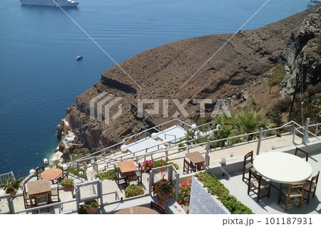 断崖絶壁の火山岩に建つテラスからの眺め 101187931