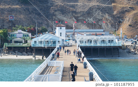 アメリカ、カリフォルニア州ロサンゼルスの西に位置するマリブピアの海側から見た美しい風景 アメリカ、カリフォルニア州ロサンゼルスの西に位置するマリブピアの海側から見た美しい風景 101187955