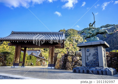 岐阜市、岐阜公園の全景 101192097