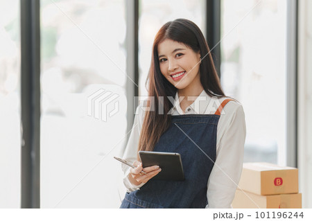 Small businesses SME owners female entrepreneurs check online orders to prepare to pack the boxes, sell to customers, sme business ideas online Small businesses SME owners female entrepreneurs check online orders to prepare to pack the boxes, sell to customers, sme business ideas online 101196244