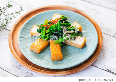 菜の花炒め物と厚揚げ 菜の花炒め物と厚揚げ 101196734