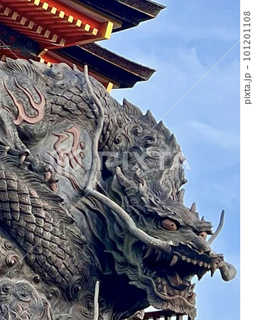 清水寺仁王門の龍の彫刻の写真素材 [101201108] - PIXTA