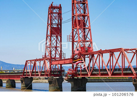 佐賀県/ 青空の筑後川昇開橋と「こいのぼり」 佐賀県/ 青空の筑後川昇開橋と「こいのぼり」 101206576