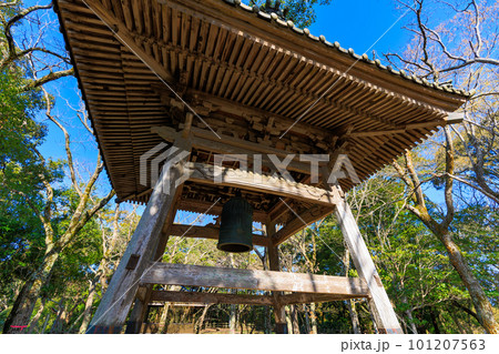 千葉県　大多喜町　大多喜城二之丸公園にある鐘つき堂 101207563