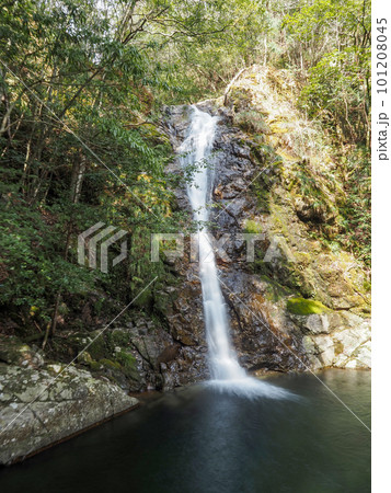 萩市・鳴海滝（中段の滝） 101208045