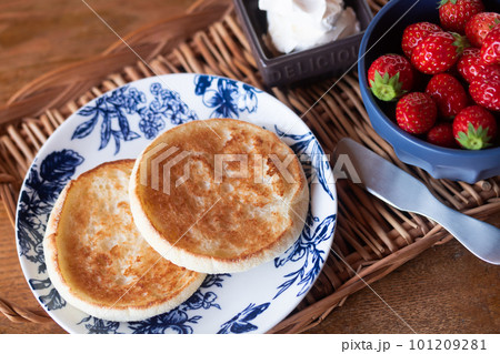 イングリッシュマフィンのトースト イングリッシュマフィンのトースト 101209281