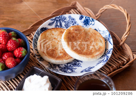 イングリッシュマフィンのトースト 101209286