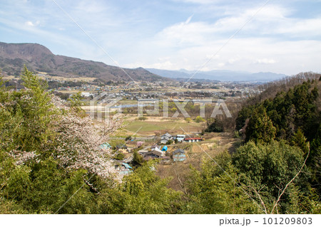 春の名胡桃城址 ささ郭から見た風景 群馬県みなかみ町 春の名胡桃城址 ささ郭から見た風景 群馬県みなかみ町 101209803