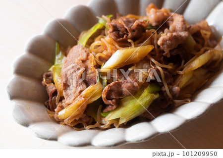 切り落し牛肉のすきや風炒め煮 切り落し牛肉のすきや風炒め煮 101209950