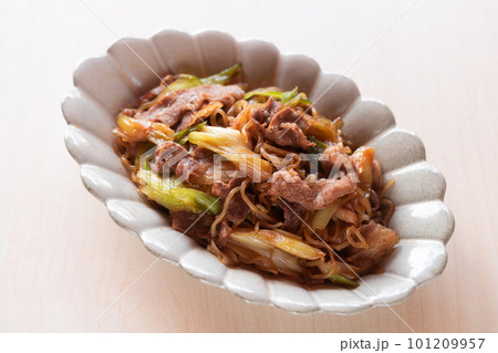 切り落し牛肉のすきや風炒め煮 切り落し牛肉のすきや風炒め煮 101209957