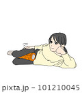 フォームローラーで内ももをほぐす女性 101210045