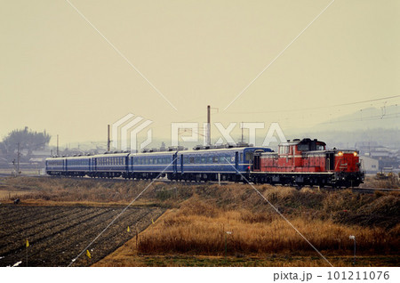 2001年 奈良線を走る14系+12系天理臨 2001年 奈良線を走る14系+12系天理臨 101211076