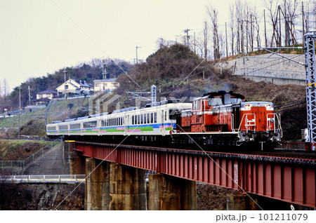 2001年 鉄橋を渡るDD511109和歌山12系お座敷列車団臨 2001年 鉄橋を渡るDD511109和歌山12系お座敷列車団臨 101211079