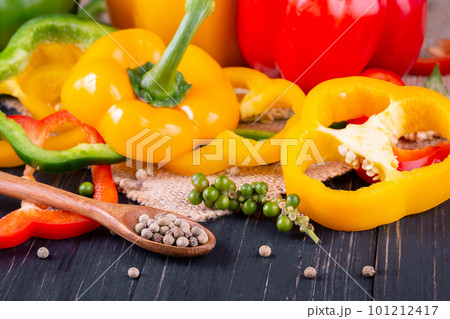 fresh bell pepper or capsicum, sweet pepper 101212417