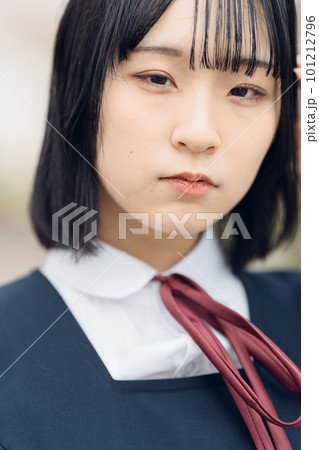 桜と制服の女子高生 桜と制服の女子高生 101212796