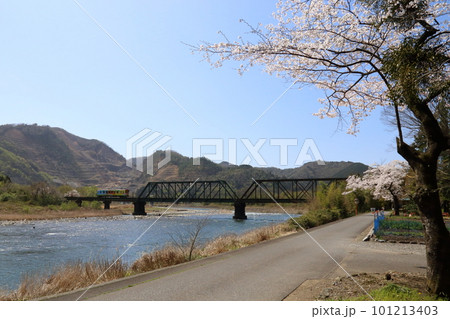 樽見鉄道 ・ 谷汲口駅付近の第一根尾川橋梁【 岐阜県本巣市 】 樽見鉄道 ・ 谷汲口駅付近の第一根尾川橋梁【 岐阜県本巣市 】 101213403