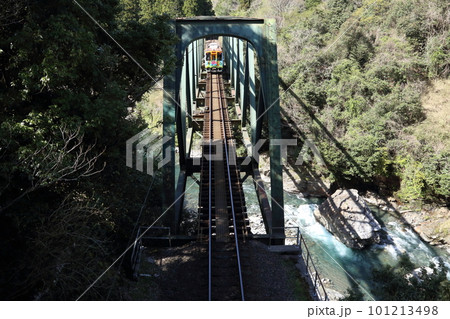 樽見鉄道 ・ 日当駅付近の第六根尾川橋梁【 岐阜県本巣市 】 樽見鉄道 ・ 日当駅付近の第六根尾川橋梁【 岐阜県本巣市 】 101213498