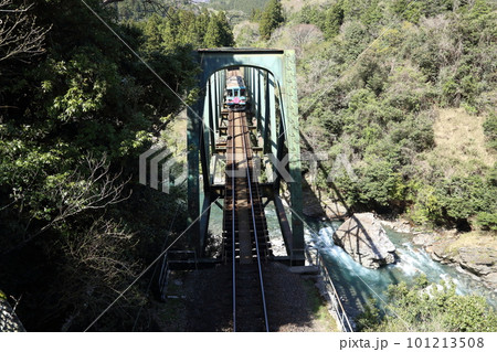 樽見鉄道 ・ 日当駅付近の第六根尾川橋梁【 岐阜県本巣市 】 樽見鉄道 ・ 日当駅付近の第六根尾川橋梁【 岐阜県本巣市 】 101213508