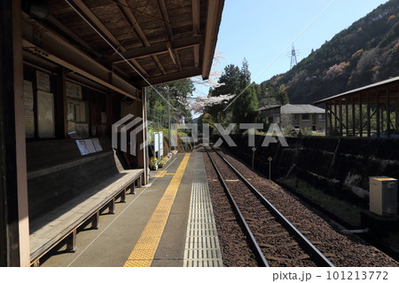 樽見鉄道 ・ 鍋原駅【 岐阜県本巣市 】 101213772